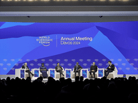 כנס דאבוס. צילום: Markus Schreiber/AP, אילוסטרציה: טלי בוגדנובסקי