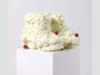 מגפיים בהשראת המילקשייק האמריקאי ששירלי קורטה עיצבה ל''קמפר'' / צילום: מתוך חשבון האינסטגרם של קמפר