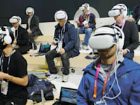 אוזניות VR של מטאוורס מוצגות בתערוכת הטכנולוגיה בלאס וגאס / צילום: ap, John Locher
