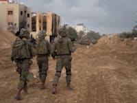 פעילות כוחות צה''ל ברצועה. הוחלט להציע לחוקק את הארכת השירות הסדיר / צילום: דובר צה''ל