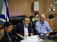 יו''ר וועדת הכספים, משה גפני, בדיון היום (ג') / צילום: נועם מושקוביץ, דוברות הכנסת