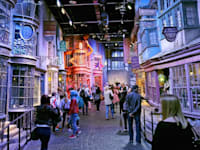 סמטת דיאגון מתוך ''הארי פוטר'' באולפני הוורנר ברדרס / צילום: Associated Press, Ross D. Franklin