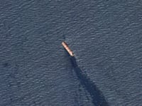 טביעתה של הספינה הבריטית רובימאר בכניסה לים האדום כפי שהיא נתפסה ע''י לווין / צילום: ap, Planet Labs PBC