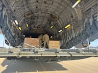 נשק אמריקאי נוחת בישראל אחרי המתקפה ב־7 באוקטובר / צילום: ap, Lolita Baldor