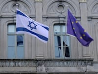 דגל ישראל מונף לצד דגל האיחוד האירופי בבניין הפרלמנט בבריסל / צילום: Shutterstock