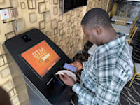 כספומט ביטקוין בלאגוס, ניגריה / צילום: Reuters, SEUN SANNI