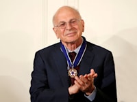 פרופ' דניאל כהנמן מקבל את מדליית החירות היוקרתית בארה''ב, 2013 / צילום: Reuters, Larry Downing