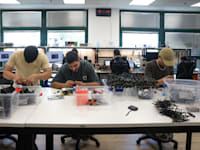 פס ייצור החרפנים של XTEND / צילום: כדיה לוי