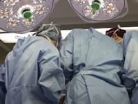 ניתוח ההשתלה ב־Mass Hospital / צילום: צילום מסך מתוך סרטון יוטיוב על ההליך