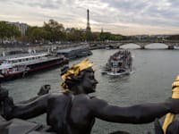 נהר הסיין בפריז / צילום: ap, Pavel Golovkin