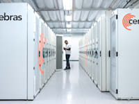 הסופרקמפיוטר של חברת סריבראס בחוות שרתים בקליפורניה / צילום: Reuters, REBECCA LEWINGTON/CEREBRAS