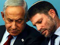 שר האוצר סמוטריץ' וראש הממשלה נתניהו. הבור התקציבי מעמיק / צילום: Reuters, Ronen Zvulun