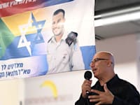 עימאד חבקה באירוע ב''גלובס'' לזכר בנו סלמאן ז''ל / צילום: תמר מצפי