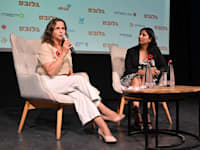 מירי סביון, המשנה למנהל רשות המסים בשיחה עם אלה לוי וינרב / צילום: תמר מצפי