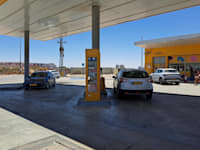 תדלוק בתחנת דלק / צילום: טלי בוגדנובסקי