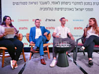 אלה קינן בשיחה עם איתן שוורץ, ויקי דיין, ואופיר דיין / צילום: כדיה לוי