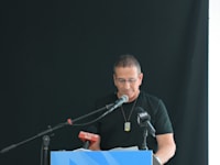איל וולדמן בכנס החרום הלאומי בקריית שמונה / צילום: שרון רביבו