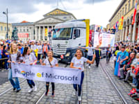 ''הגיוון לא חשוב כמו שהיה ב־2020''. נציגות מיקרוסופט במצעד הגאווה במינכן / צילום: Shutterstock