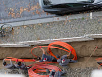 פריסת סיבים אופטיים בברלין. שיקולי איכות סביבה ''יוחלשו'' לטובת הרשתות החדשות / צילום: Reuters, IMAGO/Jürgen Heinrich