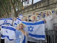 משתתפי משלחת מירון קפיטל בטקס פתיחת האולימפיאדה בפריז / צילום: דניאל רודיטי