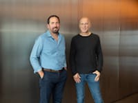 דיוויד קוסטמן, מנכ''ל משותף של אאוטבריין, ג'רמי ארדיטי, מנכ''ל משותף של Teads / צילום: נועם גלאי