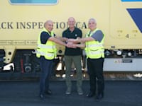 עו''ד משה שמעוני יו''ר רכבת ישראל, מוטי לוין מנכ''ל קבוצת חיפה ושיקו זנה מנכ''ל רכבת ישראל / צילום: סייט-טישה מיילס