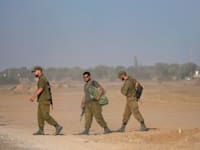 חיילי מילואים / צילום: Associated Press, Tsafrir Abayov