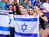 זכיית נבחרת ההתעמלות האמנותית במדליית כסף / צילום: Reuters, Naoki Nishimura/AFLO