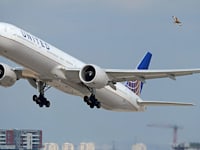 מטוס של יונייטד / צילום: Shutterstock, Felix Tchvertkin