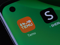אפליקציות SHEIN ו-Temu. מתחרות זו בזו / צילום: Shutterstock