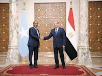 נשיא מצרים א־סיסי ונשיא סומליה חסן שייח' מחמוד / צילום: Reuters, Arab World Press