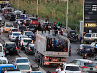 המוני לבנונים נמלטים מאזור צידון לאחר אזהרת צה''ל, השבוע / צילום: ap, Mohammad Zaatari