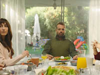 אודי כגן במערכון של ''ארץ נהדרת'' על הצבא בצד החיים. ''הצורך בהול'' / צילום: צילום מסך מתוך המערכון