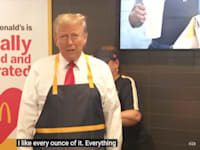 טראמפ בסניף מקדונלד'ס בפנסילבניה / צילום: מסך מתוך יוטיוב