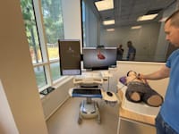 המעבדות בביה''ס לרפואה באוניברסיטת רייכמן / צילום: רמי סיני