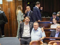 ח''כ דוד ביטן ושר התקשורת ד''ר שלמה קרעי במליאת הכנסת / צילום: נועם מושקוביץ', דוברות הכנסת