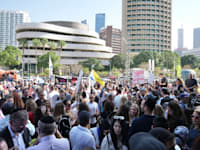 הפגנת תמיכה בפלדשטיין מחוץ לבית המשפט המחוזי / צילום: כדיה לוי