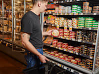 מוצרי חברת סברה בסופרמרקט בקליפורניה / צילום: ap, Monica Escamilla