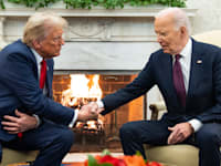 ג'ו ביידן ודונלד טראמפ בפגישתם בבית הלבן, החודש / צילום: ap, Evan Vucci