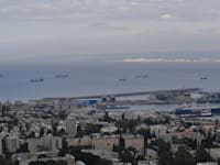 תור של אוניות בנמל חיפה, אתמול / צילום: פאול אורלייב