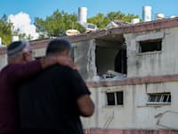 בניין שנפגע בקריית שמונה / צילום: ap, Ohad Zwigenberg