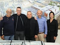 מימין: ליאת שוב, צחי ארצי, תומר גלאם, שמוליק רופא ואיתן יוחננוף / צילום: קרן רפאלי
