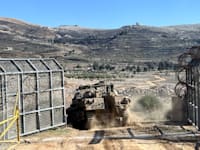 נגמ''ש ישראלי בדרכו לסוריה / צילום: Reuters, Avi Ohayon