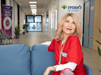 כוכבה (קרן מור) מהסדרה ''קופה ראשית'' בפרסומת של קופת חולים לאומית / צילום: אייל נבו