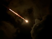 טיל בליסטי ששוגר לעבר ישראל / צילום: Reuters, Ammar Awad