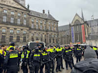 כוחות שיטור בהפגנה של פרו-פלסטינים באמסטרדם, 10 בנובמבר 2024 / צילום: Reuters, Anthony Deutsch