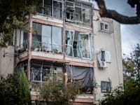 הבניין שנפגע / צילום: Reuters, Eyal Warshavsky