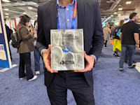 פרס החדשנות שניתן לדוכן הישראלי בתערוכה / צילום: נבו טרבלסי