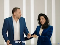 מגי אזרזר וגל תורן בקמפיין בנק לאומי – הזכור ביותר ב-2024 / צילום: צילום מסך מתוך הקמפיין