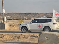 אמבולנס של הצלב האדום ברצועת עזה
